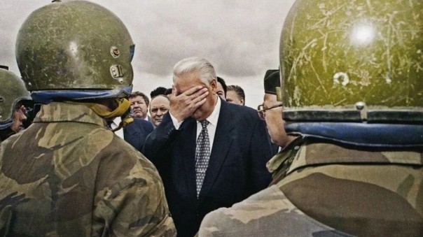 Фотограф раскрыл секрет снимка «страдающего» Ельцина
