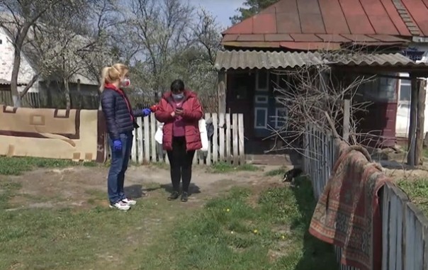 "Благодарность по-украински". Во двор медсестры на Киевщине бросили "коктейль Молотова"