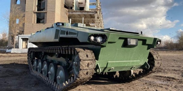 Российского робота вооружат дронами-камикадзе