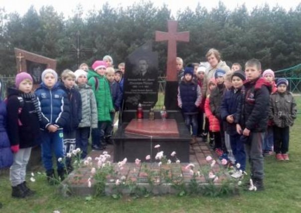 Карантин не помеха: на Львовщине украинских детей заставили почтить память эсэсовца Дмитрия Пелипа