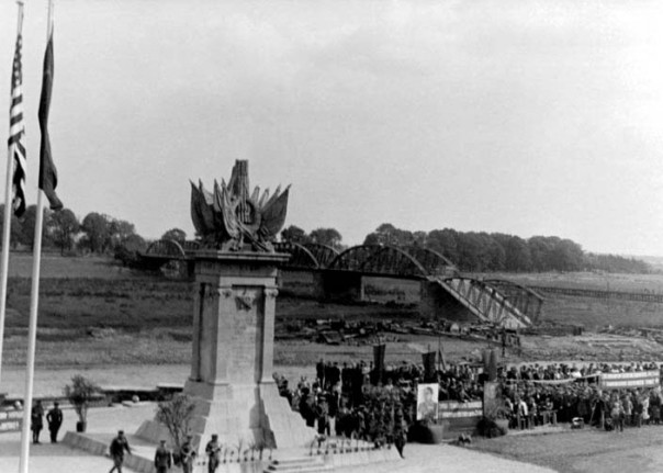 Опубликованы уникальные снимки встречи союзников на Эльбе