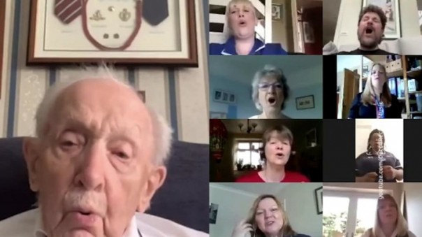 Ты никогда не будешь один: в Великобритании на первое место национального чарта вышла запись 99-летнего ветерана