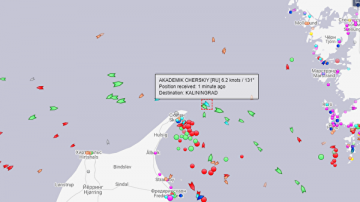 Судно "Академик Черский" сообщило о смене курса на Калининград