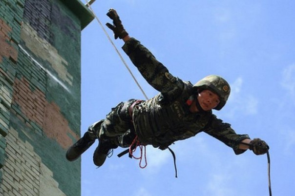 В контексте фейка о русском шпионе в Праге с рицином в чемоданчике появляются китайцы