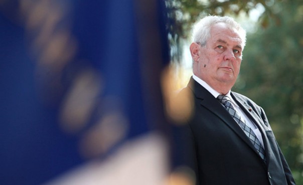 Президент Чехии выступил с критикой в адрес мэра Праги, находящегося под охраной полиции