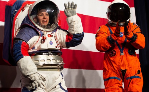 "Кто первый встал, того и тапки". Что США собрались делать на Луне