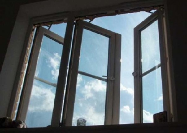 Довели: в Харькове за день три пенсионера выбросились из окон своих квартир