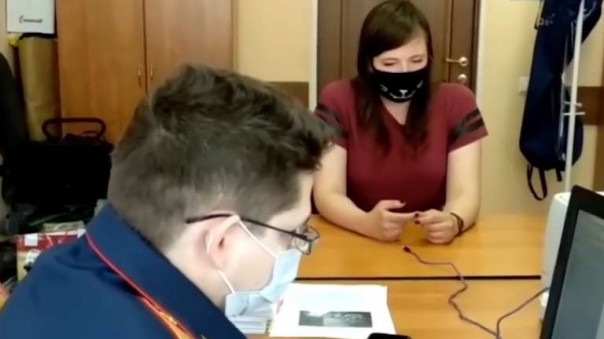 "У меня в голове не было, что там могила": Пожарившие шашлык на Вечном огне дали показания