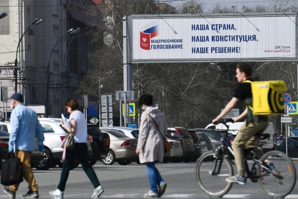 Кто и зачем стыдит нас за "гомофобные" поправки в Конституцию?