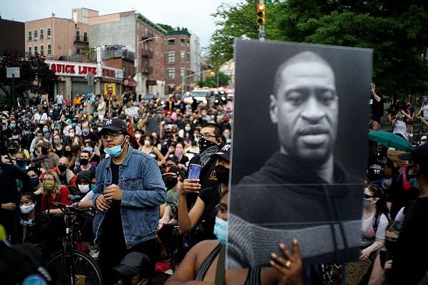 На Украине предложили канонизировать "невинно" убиенного Флойда