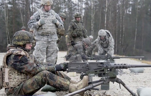 США и ФРГ пробили дно: с Трампом Берлину и врагов не надо