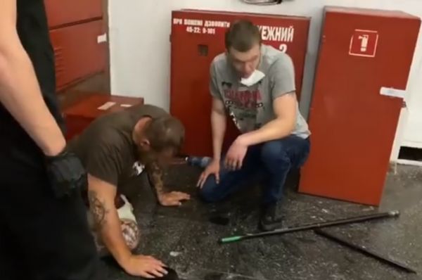 В киевском метро сторонники Шария "отоварили" нациста из «NАвоза»