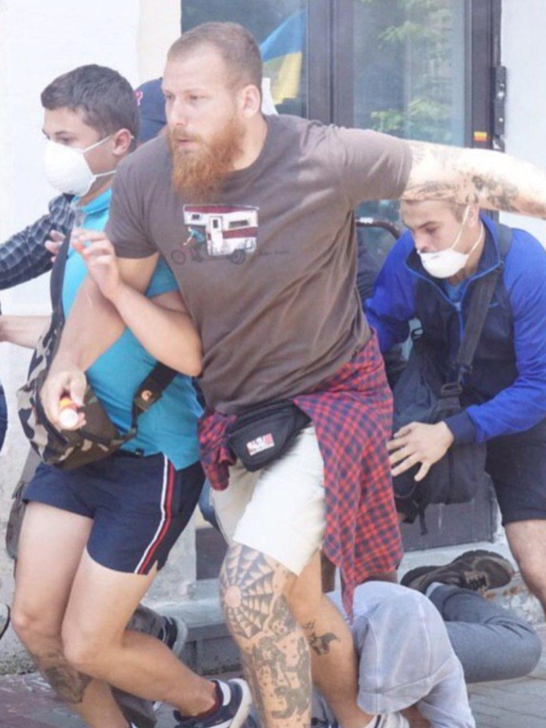 За сегодняшнее «поражение» ультраправые собрались громить офисы Шария