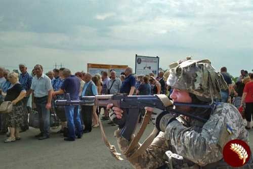 Донбасс: снова очереди на КПВВ, снова погибшие от рук ВСУ