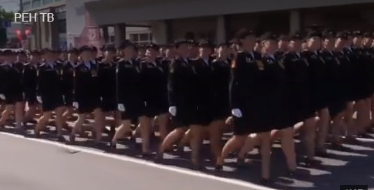 В Калининграде поощрили военнослужащую, потерявшую туфлю в ходе парада Победы