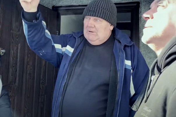 "Свидетели видели украинские военные самолеты". Журналисты опубликовали новое видео со свидетелями крушения MH17