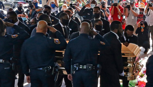 Полиции в США запрещают удушающие приемы при задержании