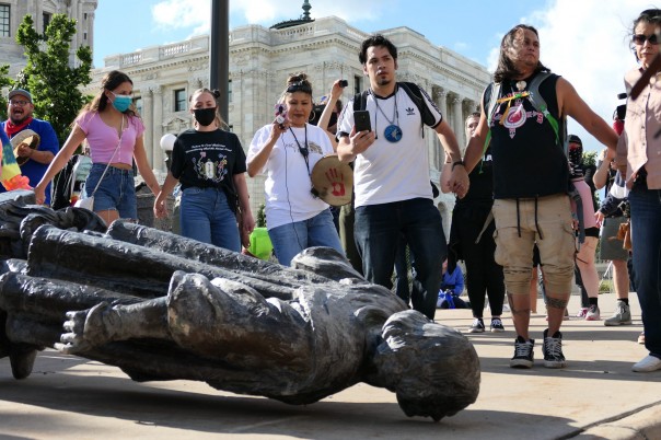 Сиэтл сдали без боя. США разваливается на глазах. Война с памятниками (Много фото и видео)