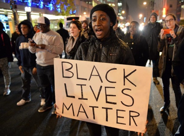 Американские полицейские продолжают убивать людей, а президент хвалится этим.