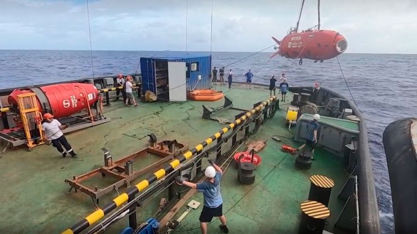 США пытались следить за погружением "Витязя" в Марианскую впадину