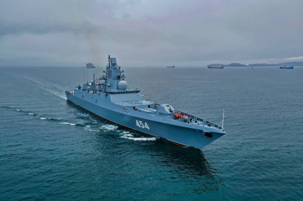 Вооружен до зубов: фрегат "Маршал Шапошников" вышел в Японское море