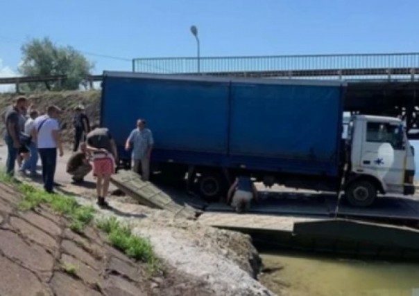 Над Каховским водохранилищем опять обвалился мост, который обещал отремонтировать Зеленский