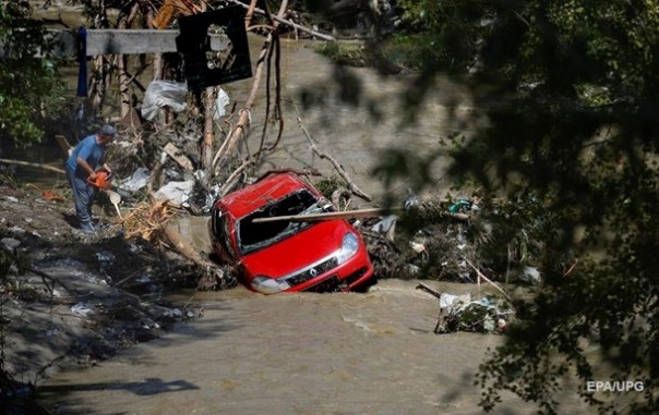 Западную Украину продолжает топить: Ожидается крупнейший паводок за последние 70 лет. На Тернопольщине из-за перелива через дамбу эвакуируют людей