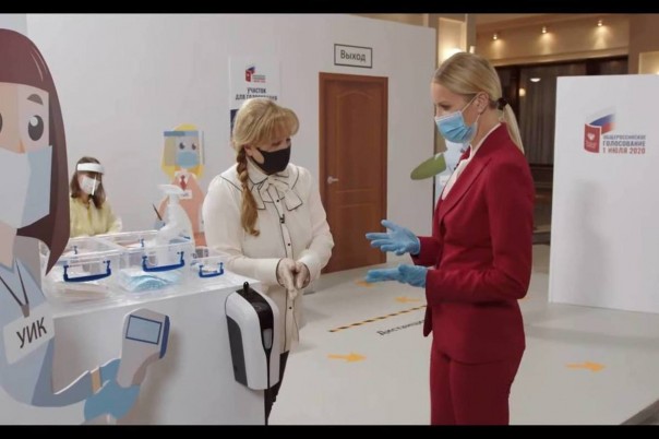 Ведущая «Ревизорро» проверила меры безопасности на участках для голосования по поправкам в Конституцию