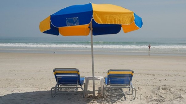 На украинском курорте мужчина решил отдохнуть на пляже вместе с гранатой