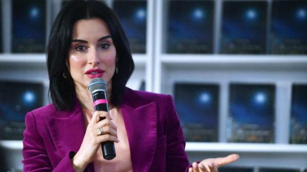 Тина Канделаки высмеяла смартфоны iPhone