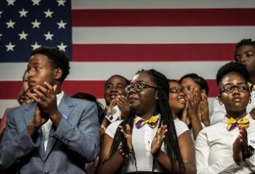 Белый американец должен заплатить и уйти