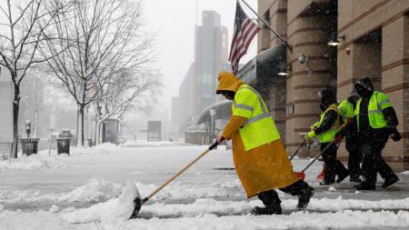 Американский лауреат Нобелевки: США движутся к катастрофе
