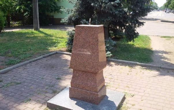 В Одессе сдали на металл памятник известному поэту