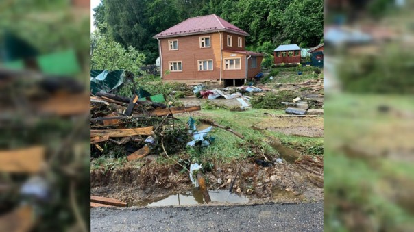 Последствия прорыва дамбы в Рузе сняли на видео