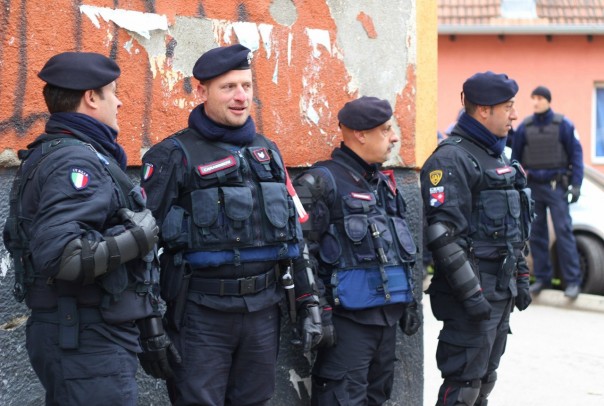 Рим планирует вывести своих карабинеров из миссии в Косово