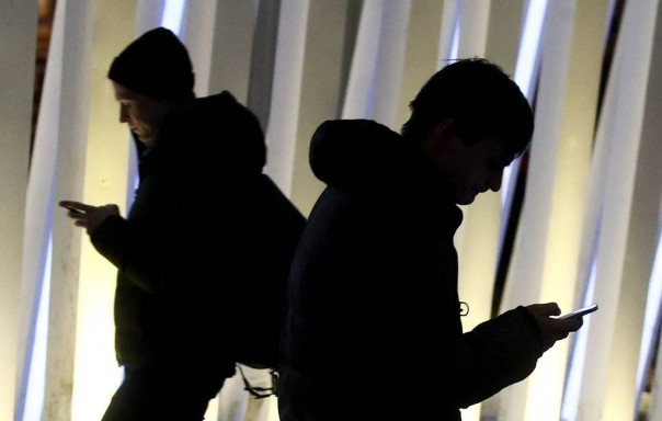 Исследователи в США отслеживали сигналы мобильников на военных объектах в России