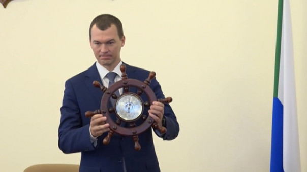 Новый глава Хабаровского края пообещал прекратить "махания шашками" и предложил снизить тарифы на услуги ЖКХ | Первое интервью