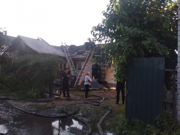 Антикоррупционеру Шабунину подожгли дом в Киеве | На Ровенщине подожгли дом представителя одной из партий