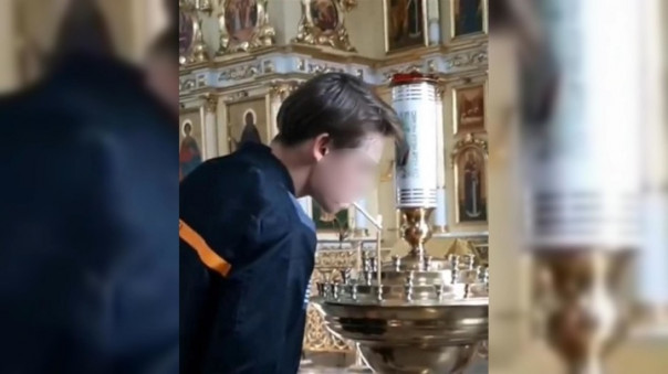 Подросток, закуривший в храме в Чите, опубликовал в Instagram видео с извинениями