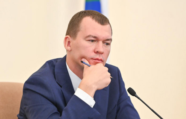 Хабаровских министров проверят на профпригодность | У нескольких протестующих в Хабаровске изъяли ножи и топор