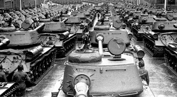 Зачем СССР столько танков?