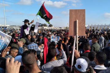 Ливия во тьме: жителям Таджуры надоели проблемы с электроэнергией по вине бандитов