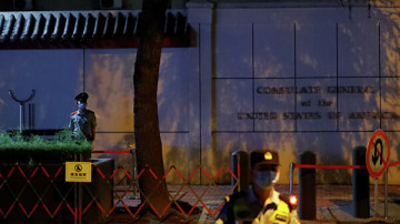 Со здания генконсульства США в китайском Чэнду спустили американский флаг