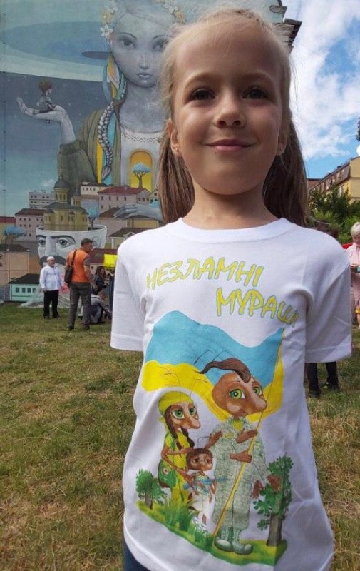 Девочку за то, что на конкурсе "поубивала всех москалей" приняли в "Правый сектор"