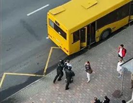 В Белоруссии силовики перепутали автобус с автозаком