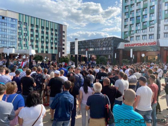 «Беларуськалий» и «БелАЗ» объявили забастовку | Сотрудники МИД Белоруссии вышли на пикет в Минске | Рабочие БМЗ приостановили доменные печи