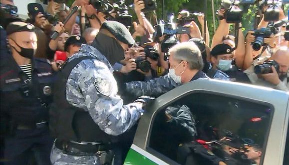 Болезненный Ефремов и рублевый иск: главное о заседании по делу актера