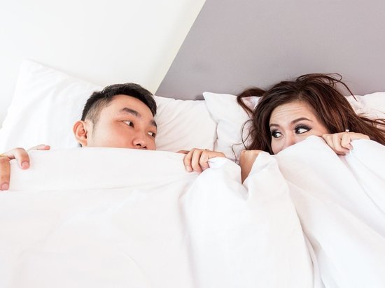 Высший уровень коронабесия: университет Джорджии рекомендовал надевать маску от коронавируса во время секса