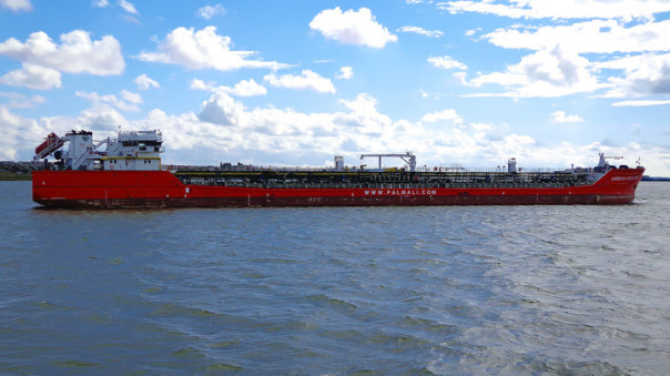 В порту Бейрута получило повреждение судно с россиянами на борту