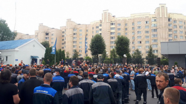 БелАЗ грозит остановкой. МАЗ начал забастовку